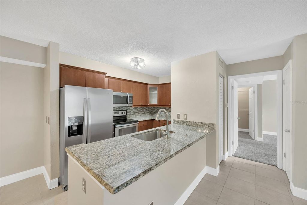 Image 11 of property listing at 9481 HIGHLAND OAK DRIVE 1112, Tampa, FL 33647