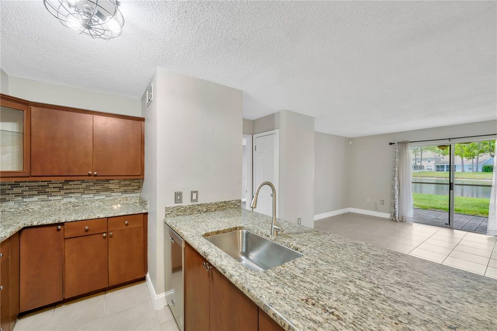 Image 12 of property listing at 9481 HIGHLAND OAK DRIVE 1112, Tampa, FL 33647