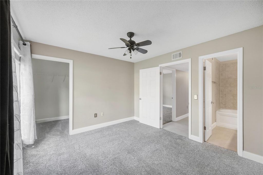 Image 14 of property listing at 9481 HIGHLAND OAK DRIVE 1112, Tampa, FL 33647