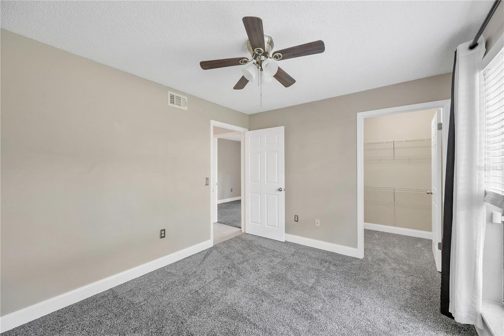 Image 15 of property listing at 9481 HIGHLAND OAK DRIVE 1112, Tampa, FL 33647