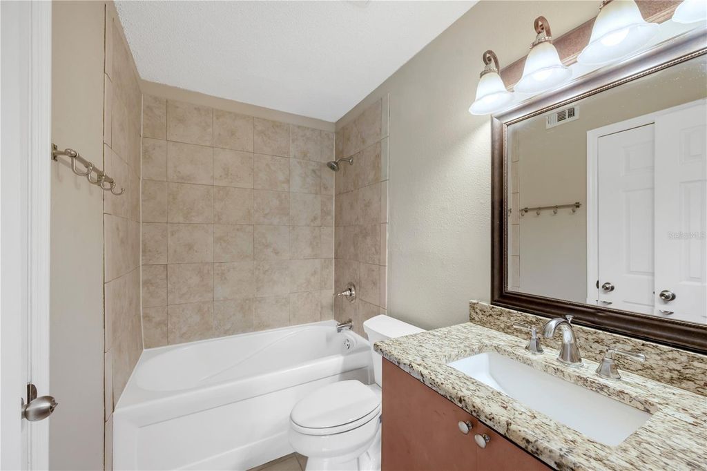 Image 17 of property listing at 9481 HIGHLAND OAK DRIVE 1112, Tampa, FL 33647