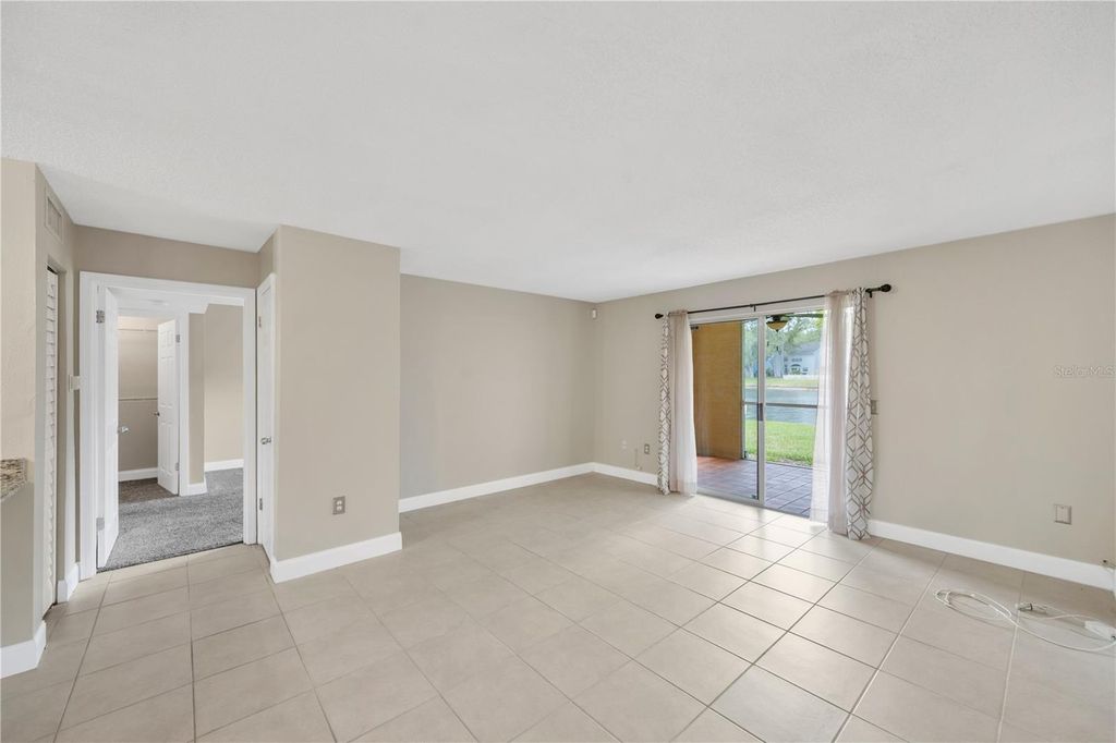 Image 18 of property listing at 9481 HIGHLAND OAK DRIVE 1112, Tampa, FL 33647