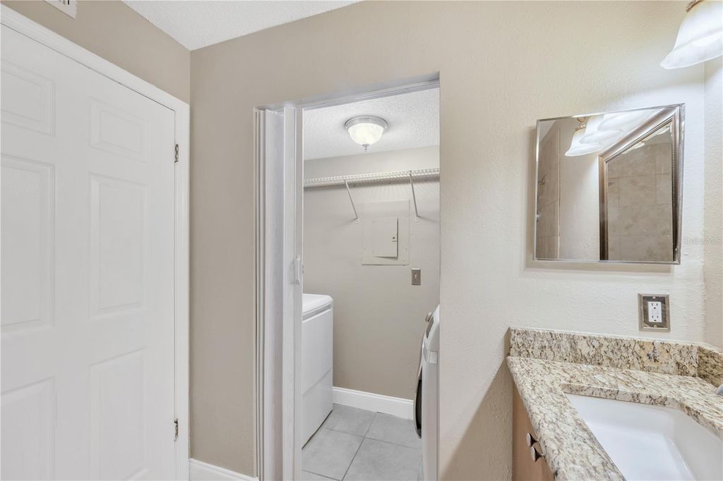 Image 20 of property listing at 9481 HIGHLAND OAK DRIVE 1112, Tampa, FL 33647