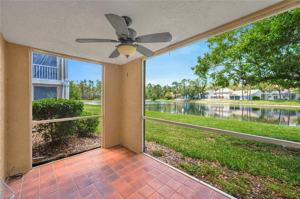 Image 24 of property listing at 9481 HIGHLAND OAK DRIVE 1112, Tampa, FL 33647