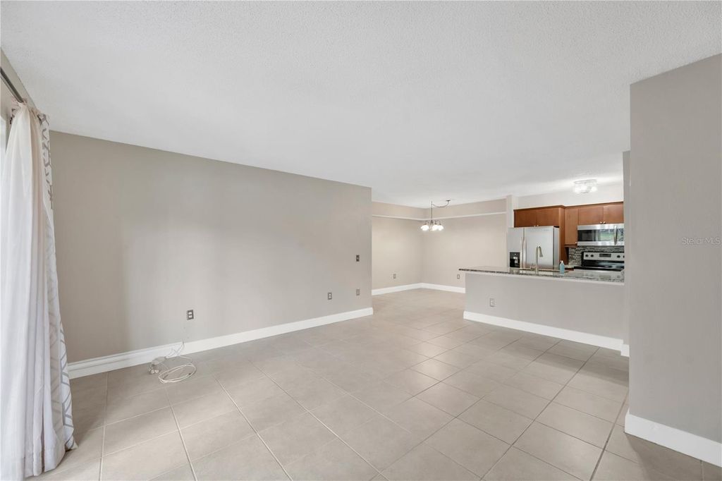Image 7 of property listing at 9481 HIGHLAND OAK DRIVE 1112, Tampa, FL 33647