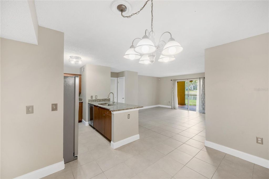 Image 8 of property listing at 9481 HIGHLAND OAK DRIVE 1112, Tampa, FL 33647
