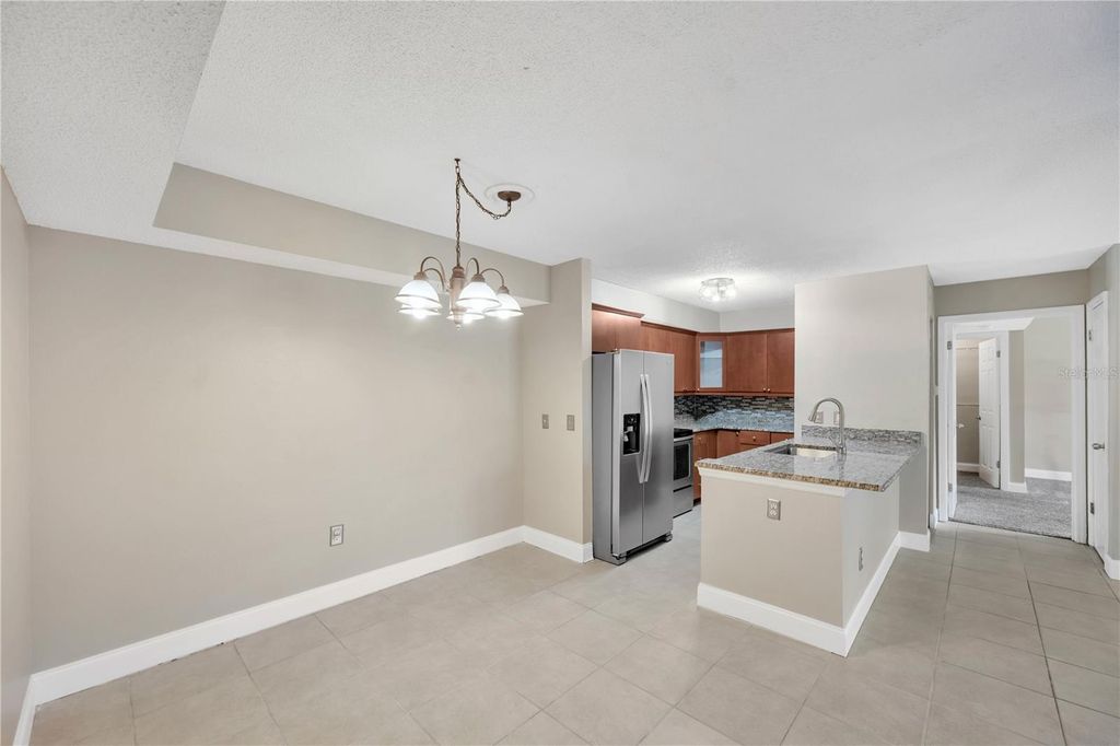 Image 9 of property listing at 9481 HIGHLAND OAK DRIVE 1112, Tampa, FL 33647