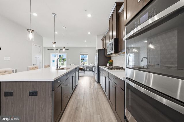 8004 QUAIL RISE LN, Laurel, MD 20723
