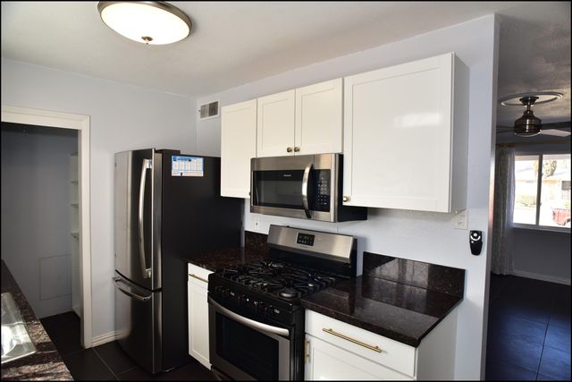 3600 VOLCANIC Avenue, El Paso, TX 79904