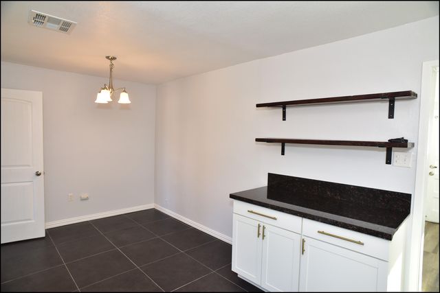 3600 VOLCANIC Avenue, El Paso, TX 79904