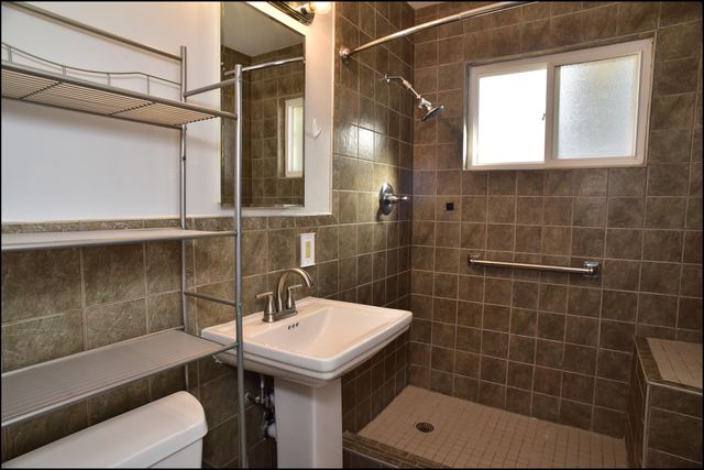 3600 VOLCANIC Avenue, El Paso, TX 79904