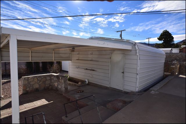 3600 VOLCANIC Avenue, El Paso, TX 79904