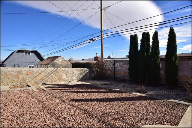 3600 VOLCANIC Avenue, El Paso, TX 79904