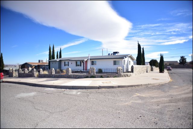 3600 VOLCANIC Avenue, El Paso, TX 79904