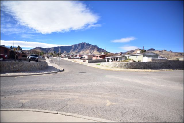 3600 VOLCANIC Avenue, El Paso, TX 79904