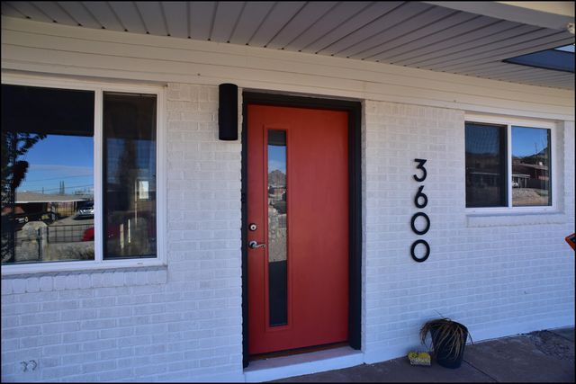 3600 VOLCANIC Avenue, El Paso, TX 79904