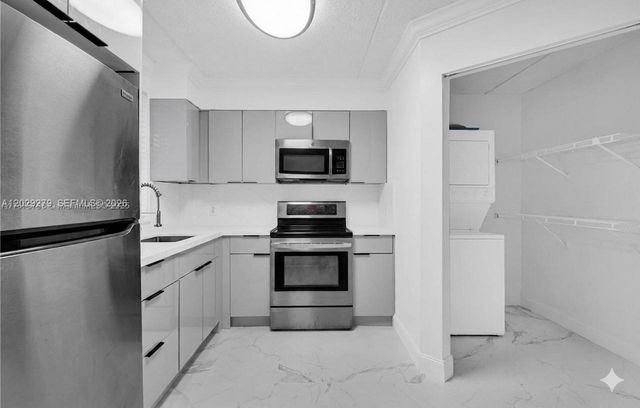 6135 NW 186th Street 202, Hialeah, FL 33015