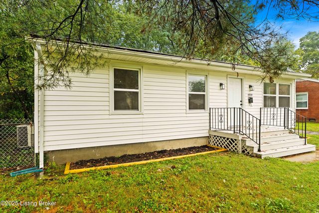 4909 Red Oak Ln, Louisville, KY 40218