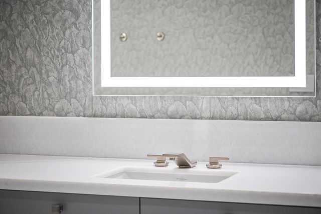 6587 N Palmeraie Boulevard Unit 2003, Paradise Valley, AZ 85253