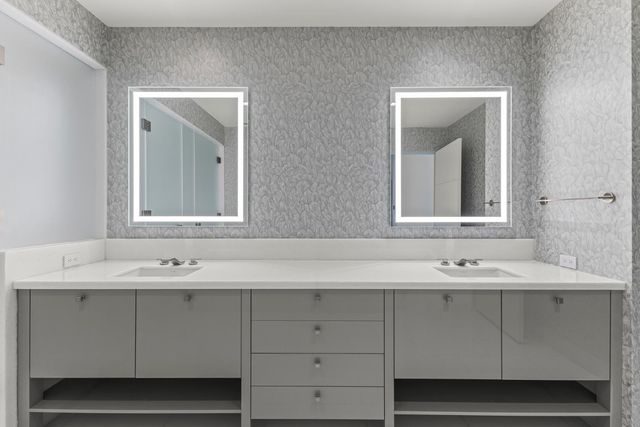 6587 N Palmeraie Boulevard Unit 2003, Paradise Valley, AZ 85253