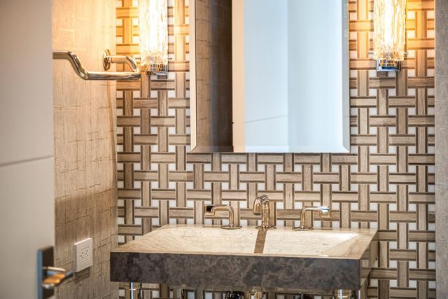 6587 N Palmeraie Boulevard Unit 2003, Paradise Valley, AZ 85253