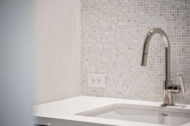 6587 N Palmeraie Boulevard Unit 2003, Paradise Valley, AZ 85253