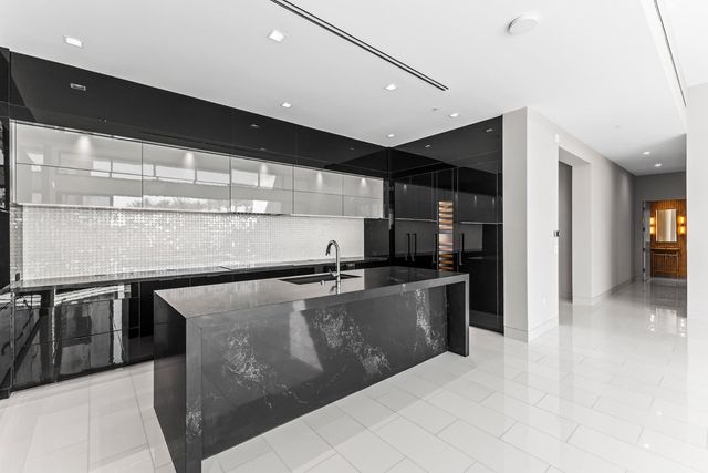 6587 N Palmeraie Boulevard Unit 2003, Paradise Valley, AZ 85253