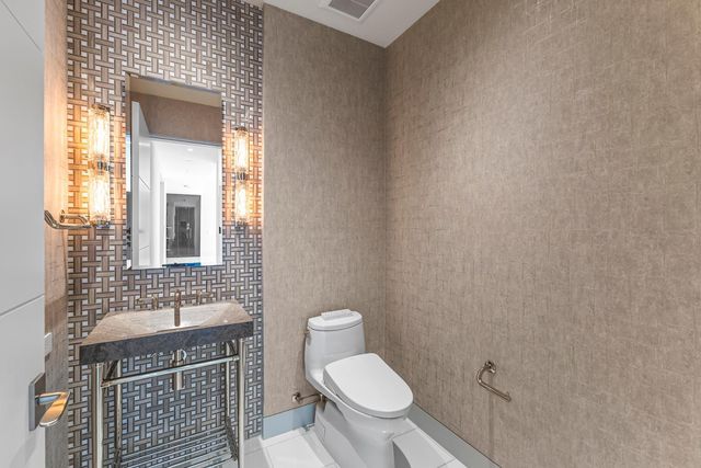 6587 N Palmeraie Boulevard Unit 2003, Paradise Valley, AZ 85253