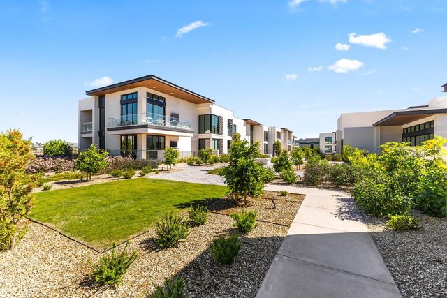 6587 N Palmeraie Boulevard Unit 2003, Paradise Valley, AZ 85253