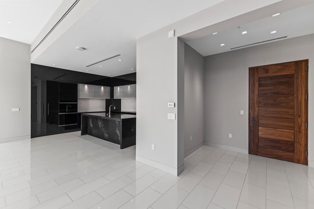 6587 N Palmeraie Boulevard Unit 2003, Paradise Valley, AZ 85253