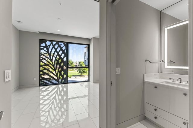 6587 N Palmeraie Boulevard Unit 2003, Paradise Valley, AZ 85253