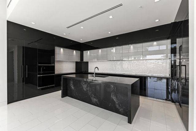 6587 N Palmeraie Boulevard Unit 2003, Paradise Valley, AZ 85253