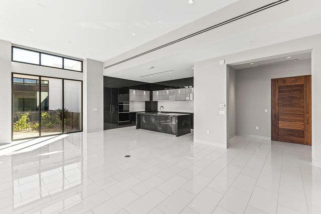 6587 N Palmeraie Boulevard Unit 2003, Paradise Valley, AZ 85253