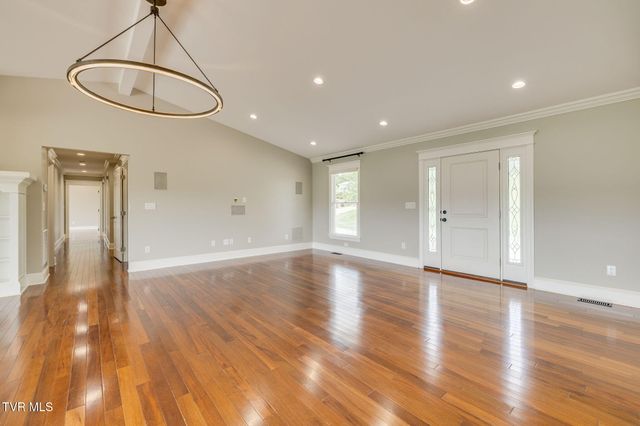 20484 Lake Road, Abingdon, VA 24211