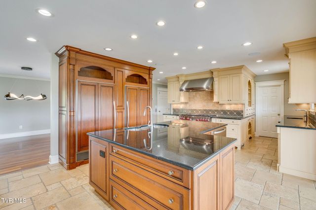 20484 Lake Road, Abingdon, VA 24211