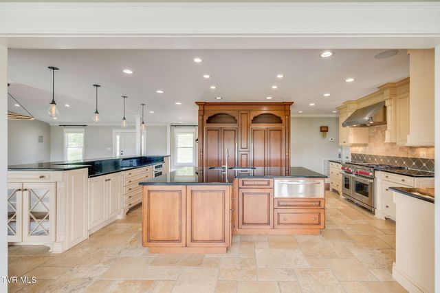 20484 Lake Road, Abingdon, VA 24211