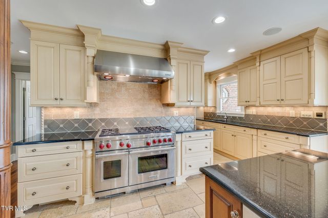 20484 Lake Road, Abingdon, VA 24211