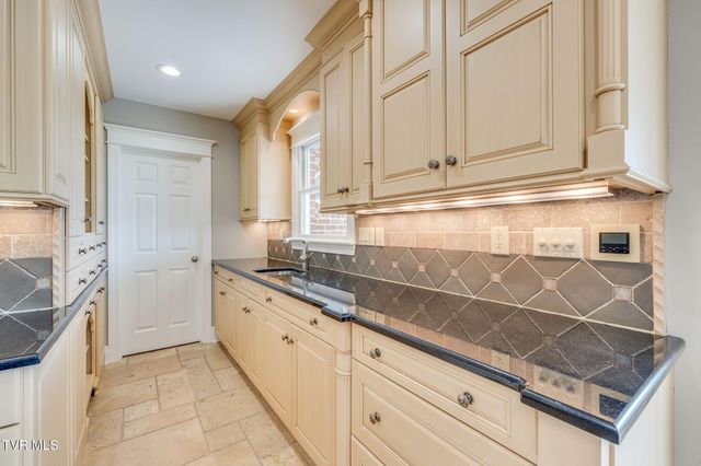 20484 Lake Road, Abingdon, VA 24211