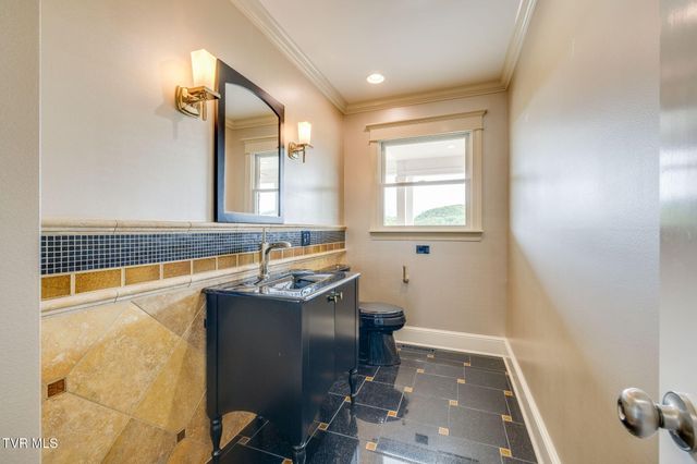 20484 Lake Road, Abingdon, VA 24211