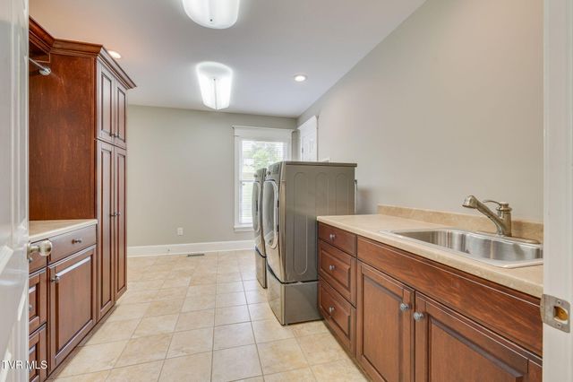 20484 Lake Road, Abingdon, VA 24211