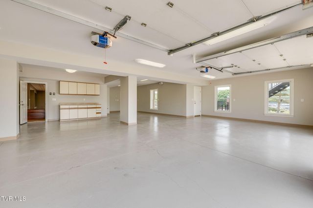 20484 Lake Road, Abingdon, VA 24211