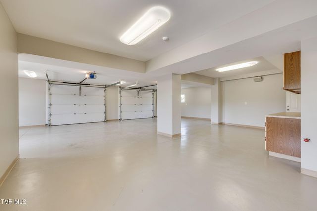 20484 Lake Road, Abingdon, VA 24211