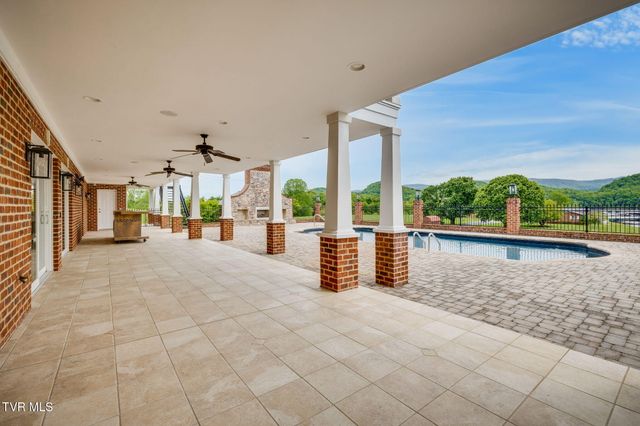 20484 Lake Road, Abingdon, VA 24211