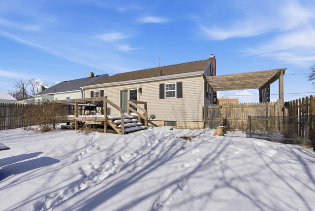 1606 Essex Street, Essexville, MI 48732