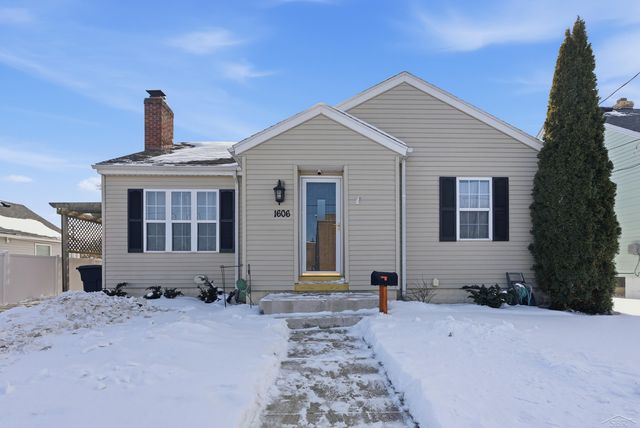 1606 Essex Street, Essexville, MI 48732