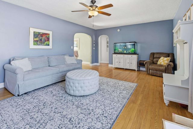 1606 Essex Street, Essexville, MI 48732