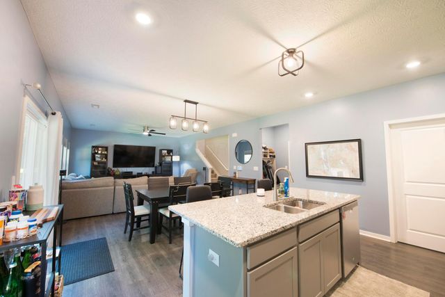 347 Kells Court W, Newark, OH 43055