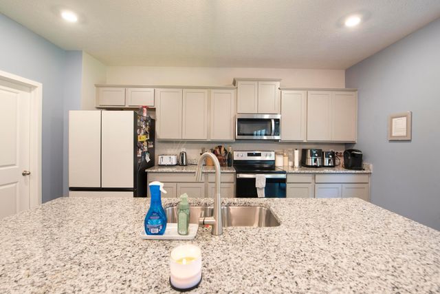 347 Kells Court W, Newark, OH 43055