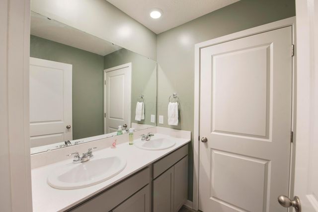 347 Kells Court W, Newark, OH 43055