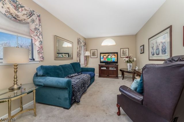 224 Lobelia Ct, Readington Twp., NJ 08889